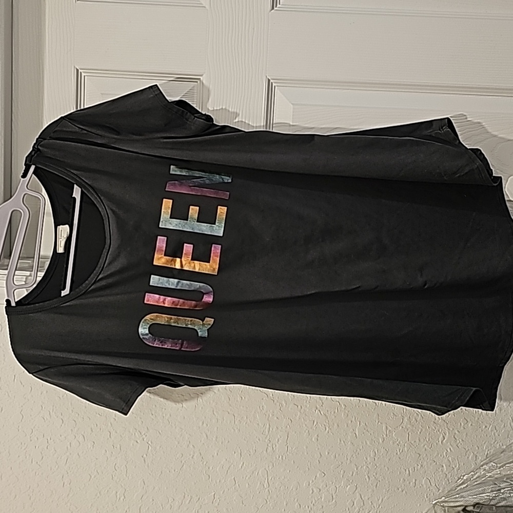 Grey queen shirt